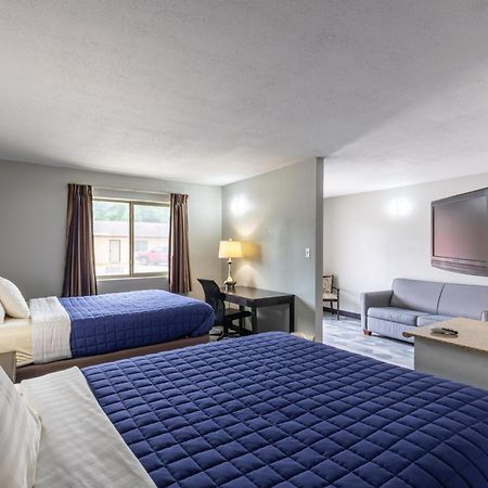 Freer Executive Inn And Studios Kültér fotó