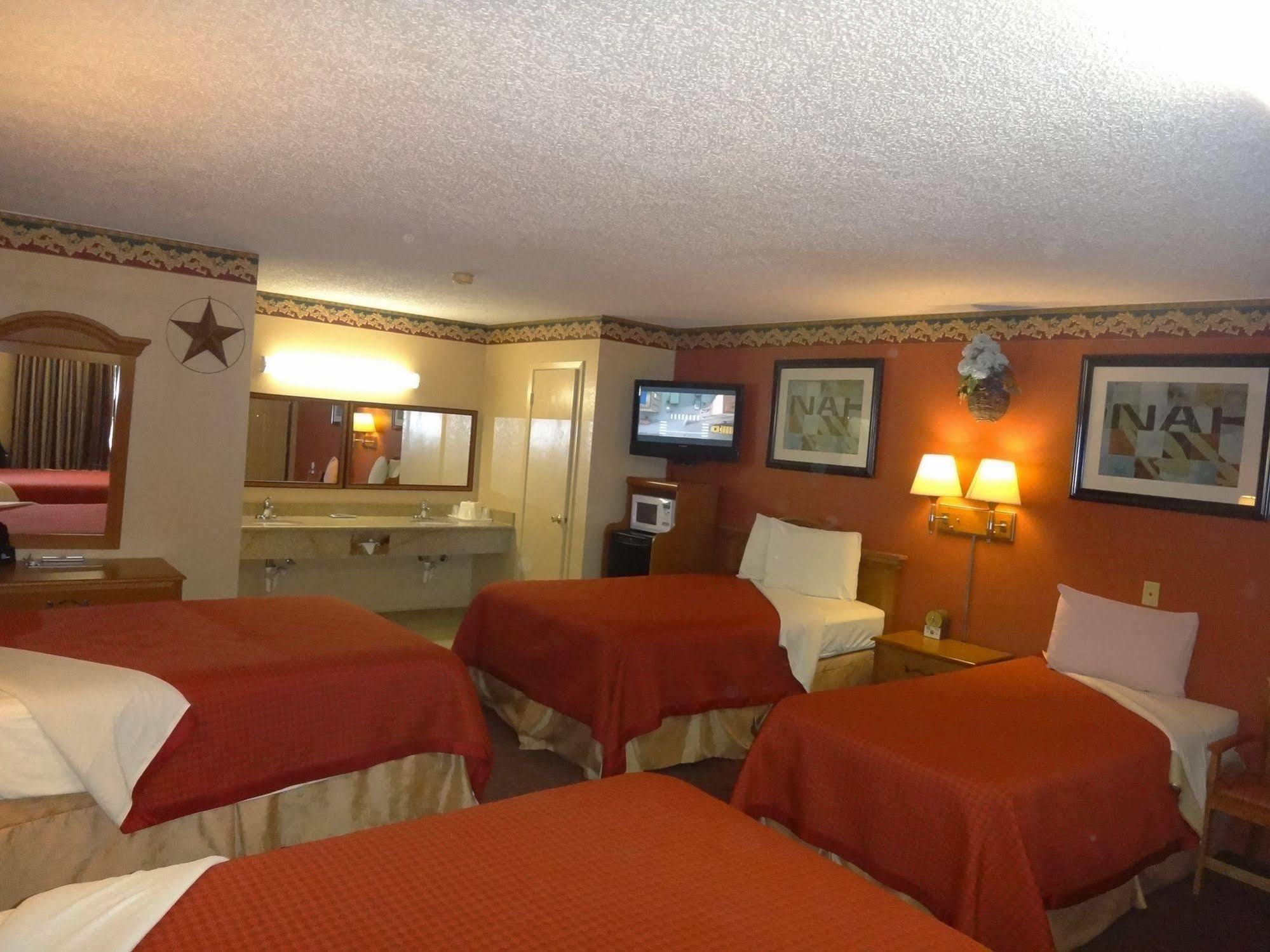 Freer Executive Inn And Studios Kültér fotó